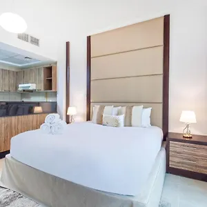 Bnbmehomes - Cosy Downtown Apt W Balcony Near Metro Station -1710 دبي